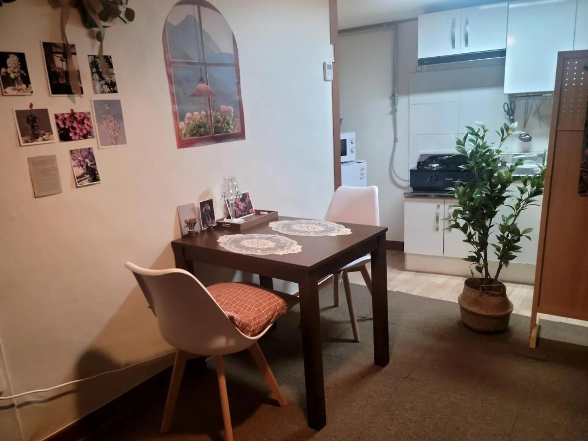 아파트 Seoul Station Quiet Hanok Lotte Mart 2 Minutes Licensed Accommodation Emotional Accommodation