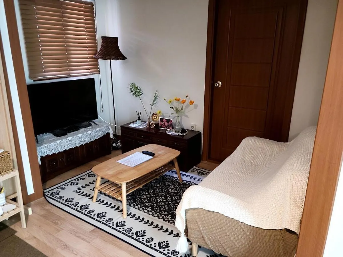 Apartman Seoul Station Quiet Hanok Lotte Mart 2 Minutes Licensed Accommodation Emotional Accommodation